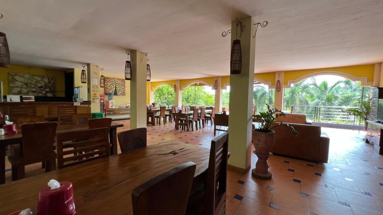 Centro Bajo Hotel & Resto Лабуан-Баджо Екстер'єр фото