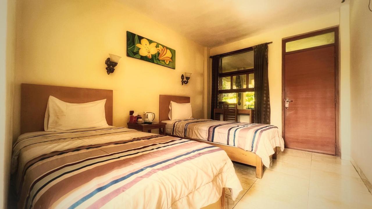 Centro Bajo Hotel & Resto Лабуан-Баджо Екстер'єр фото