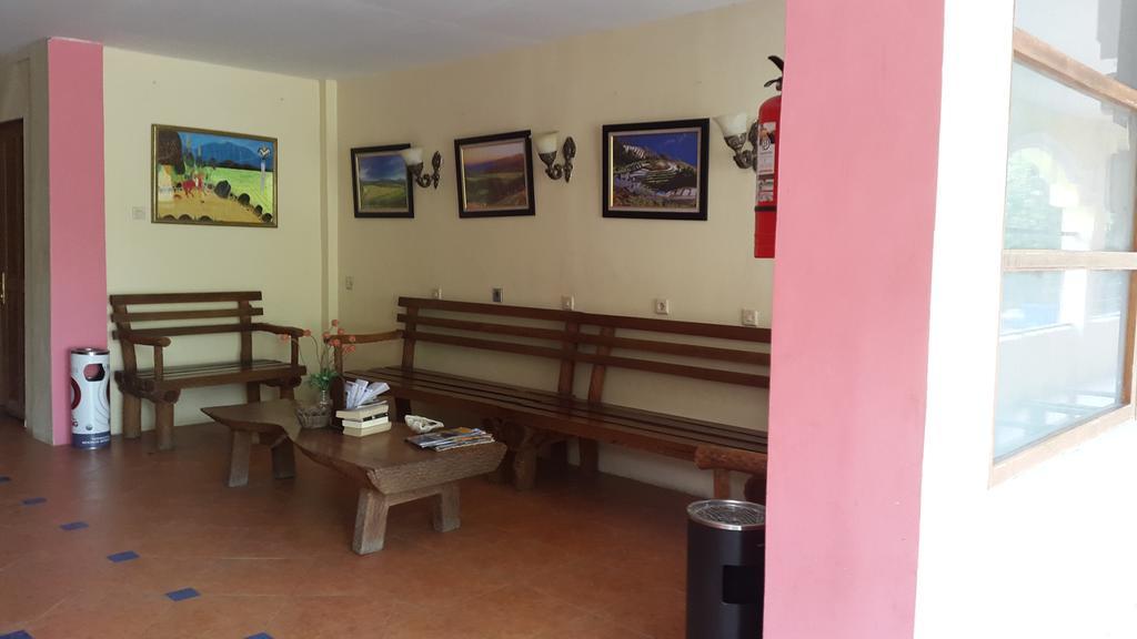 Centro Bajo Hotel & Resto Лабуан-Баджо Екстер'єр фото