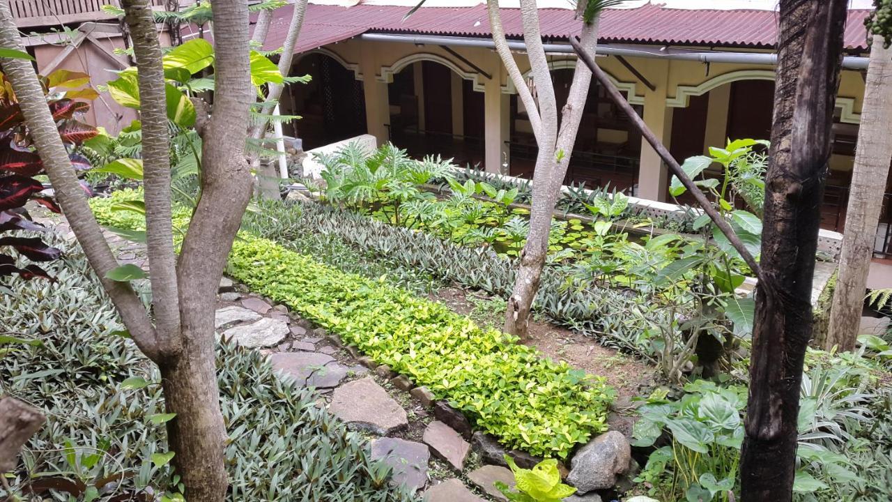 Centro Bajo Hotel & Resto Лабуан-Баджо Номер фото