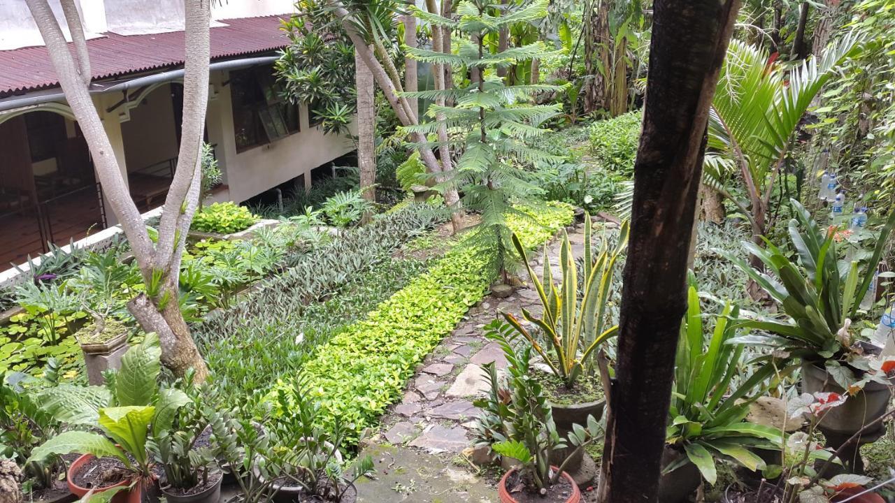 Centro Bajo Hotel & Resto Лабуан-Баджо Номер фото